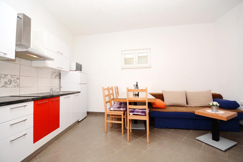 Apartments Katarina 韦利拉特 外观 照片